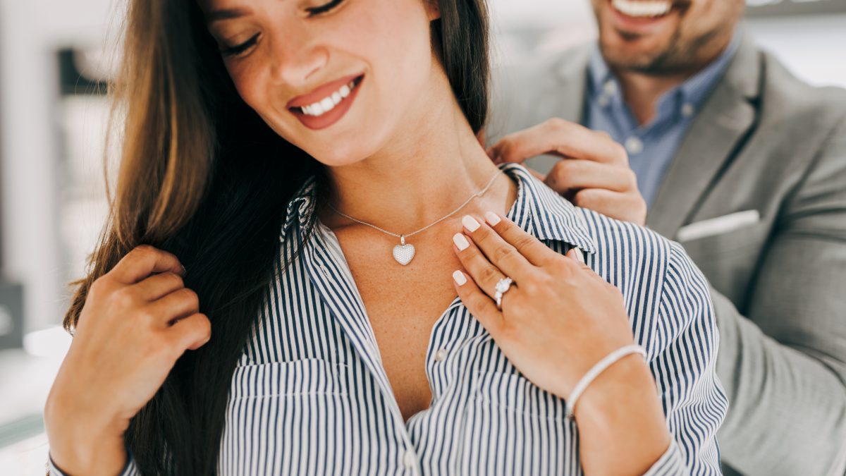 discover the perfect diamond gifts for every special occasion. explore our stunning selection of diamond jewelry and find sparkling presents that will make your loved ones shine.