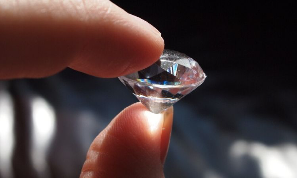 discover the latest diamond trends in jewelry, engagement rings, and designs. stay updated on innovative styles, popular cuts, and expert insights for choosing the perfect diamond.