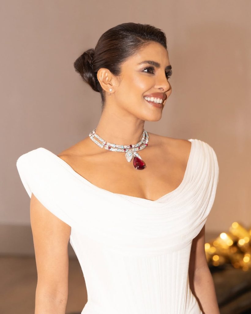 explore the fascinating role of diamonds in pop culture, from iconic movie scenes to chart-topping music and fashion trends. discover how these precious gems symbolize glamour, wealth, and romance in modern society.