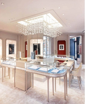 discover essential tips and best practices for storing diamond jewelry to keep your pieces safe, sparkling, and protected from damage or loss.